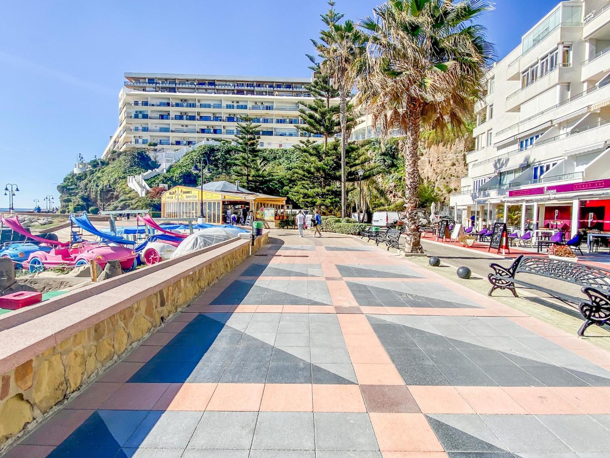 Roca Chica - Parking - Frente Playa - Terraza - Wifi - Bajondillo Y Carihuela Apartment Torremolinos Luaran gambar