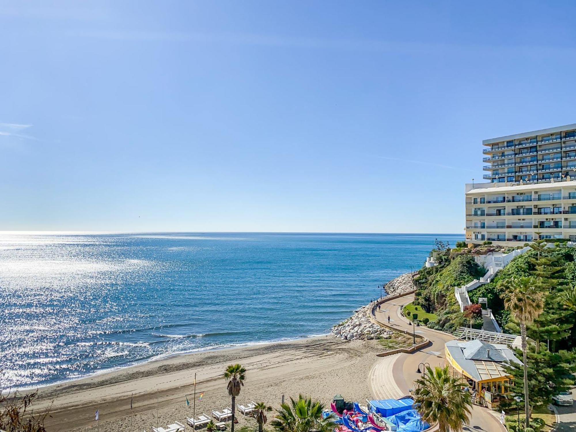 Roca Chica - Parking - Frente Playa - Terraza - Wifi - Bajondillo Y Carihuela Apartment Torremolinos Luaran gambar