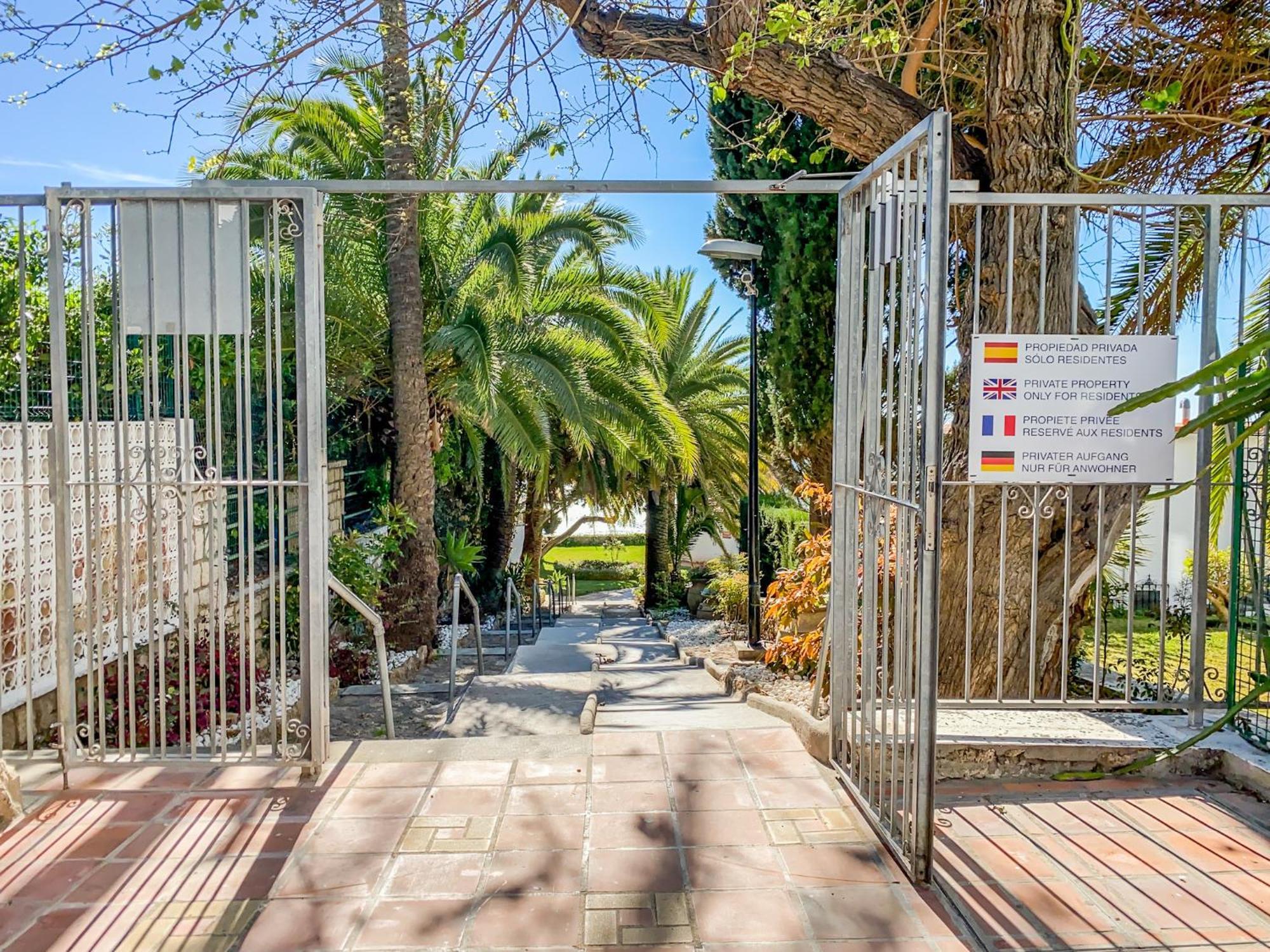 Roca Chica - Parking - Frente Playa - Terraza - Wifi - Bajondillo Y Carihuela Apartment Torremolinos Luaran gambar